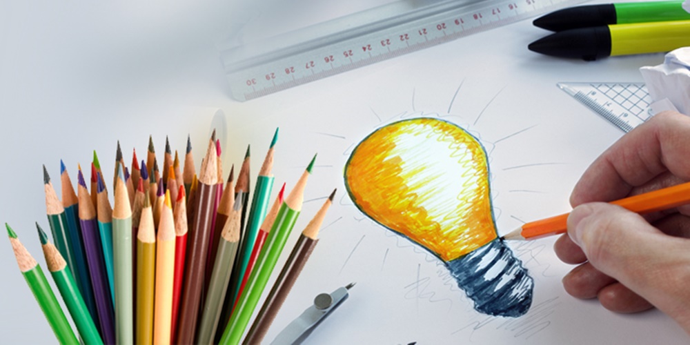 色鉛筆で電球を描く